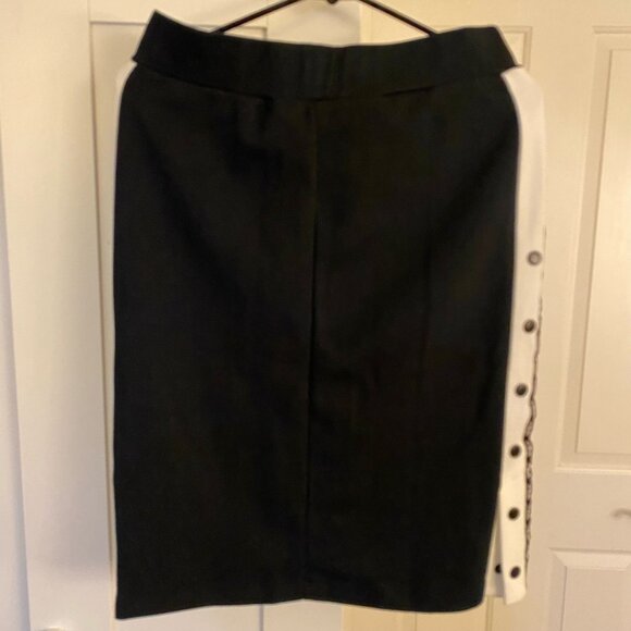 NWT FILA Women's Sportive Skirt Snap Buttons on both Sides Size L - Picture 2 of 6